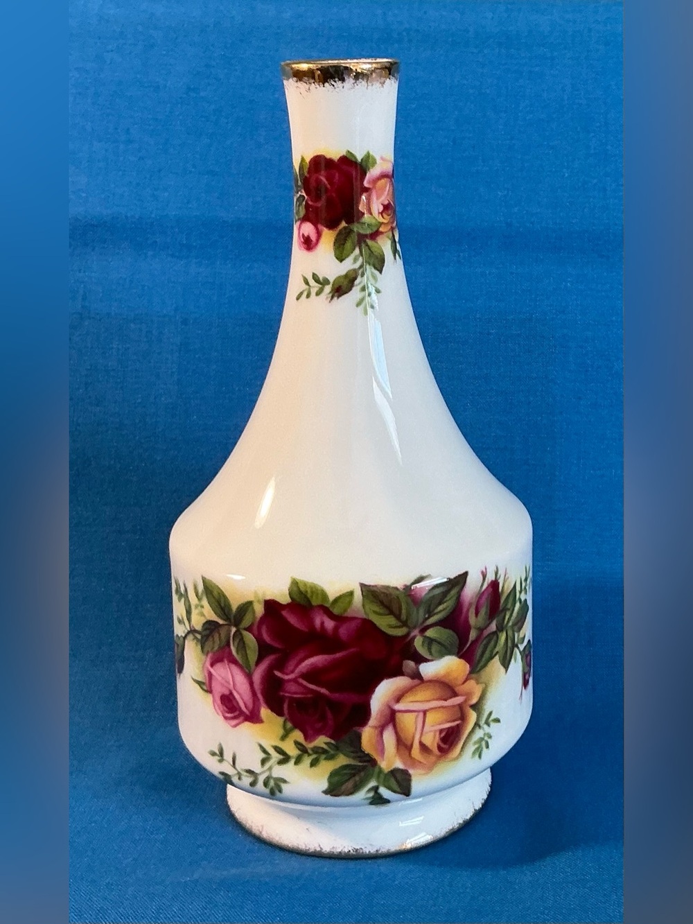 Vintage Royal Albert "Old Country Roses" Fine Bone China Bud Vase 5” Pristine